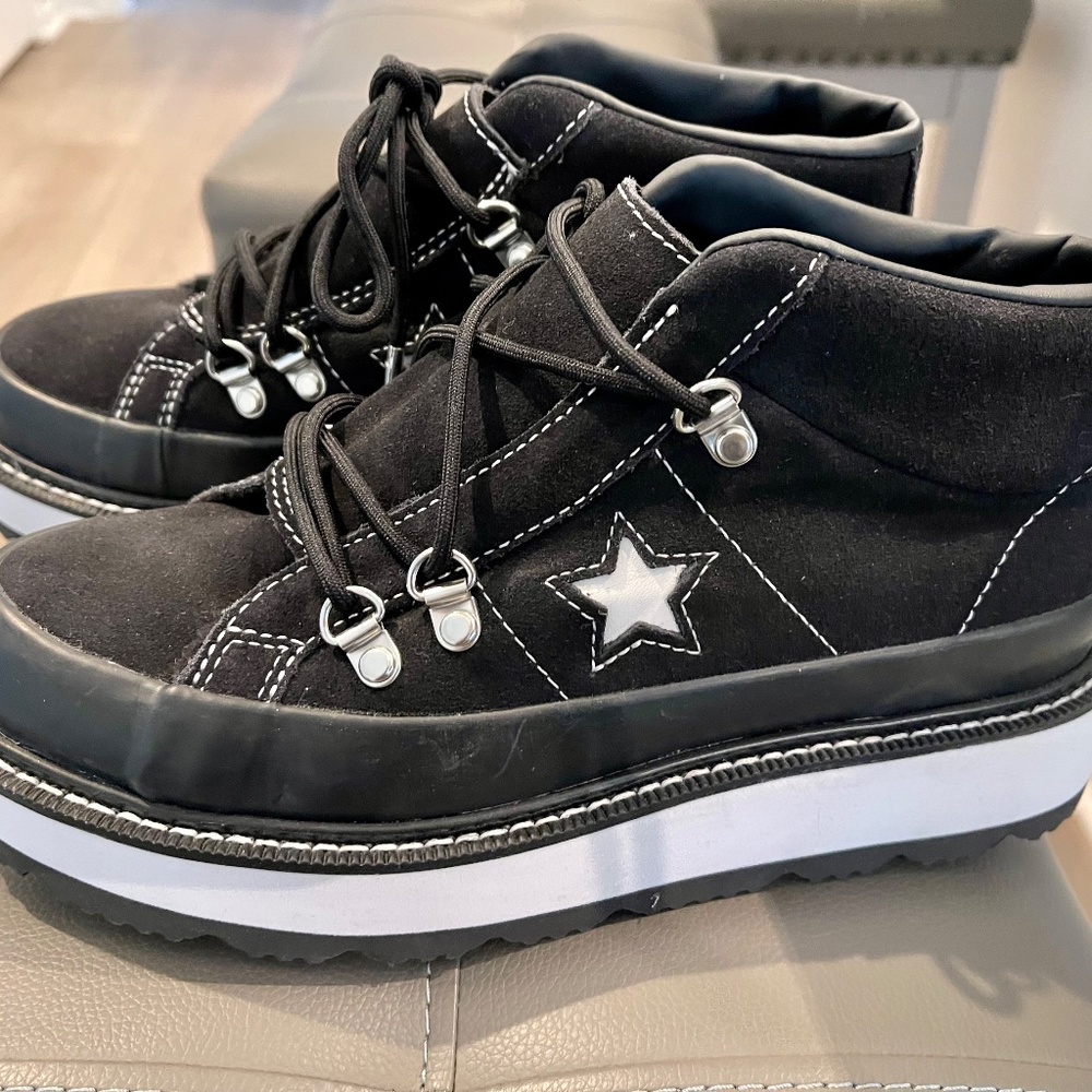 Black Star Women's Sneakers